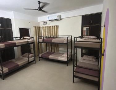 6-Bed Mixed Dormitory Room