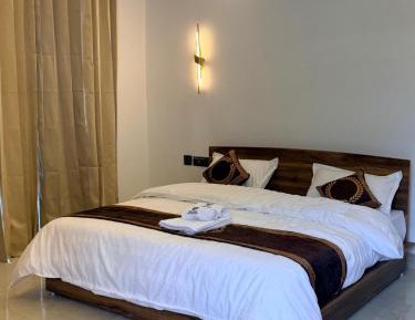 Deluxe Room (2 Adults + 1 Child)