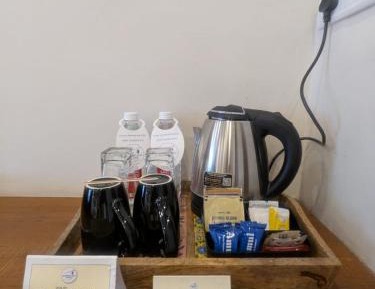 Royal Family Cottage with Garden - With Activities, Rides & Welcome Drink