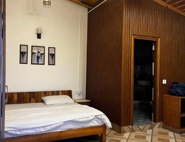 Deluxe Double Room (2 Adults + 1 Child)