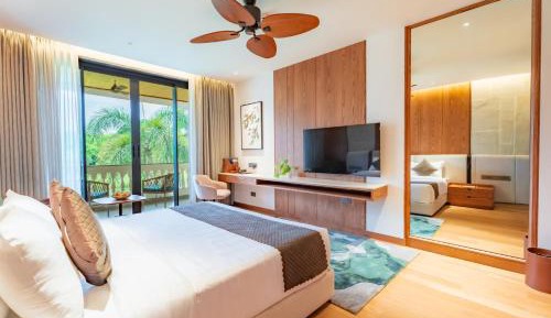 Luxury Room with Garden View Balcony