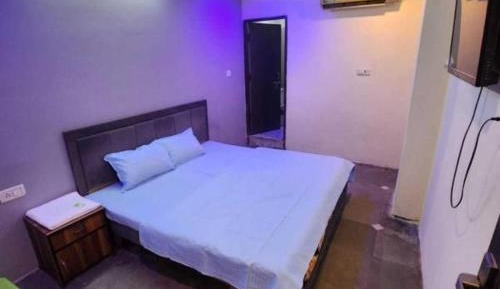 Deluxe Double Room (2 Adults + 1 Child)