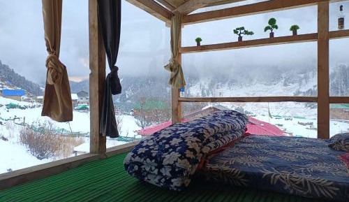 Family Room with Mountain View