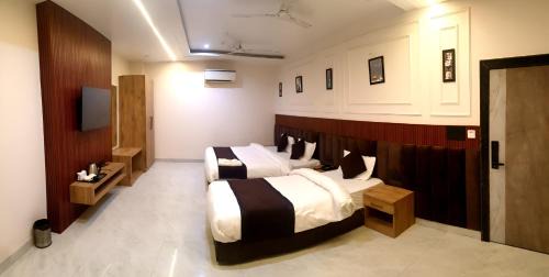 Deluxe King Room