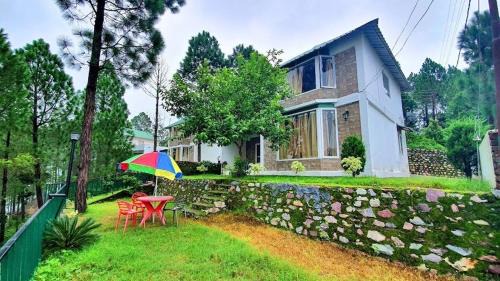 Villa with Garden View