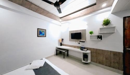 Deluxe Room (2 Adults + 1 Child)