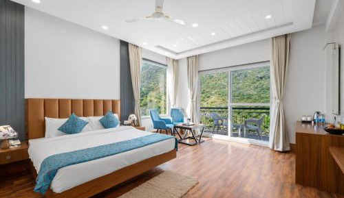 Luxury Room with Balcony