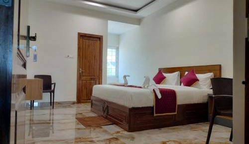 Deluxe Double Room (2 Adults + 1 Child)