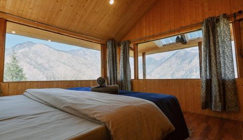 Family Room with Mountain View
