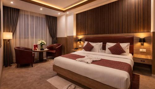 Deluxe King Suite