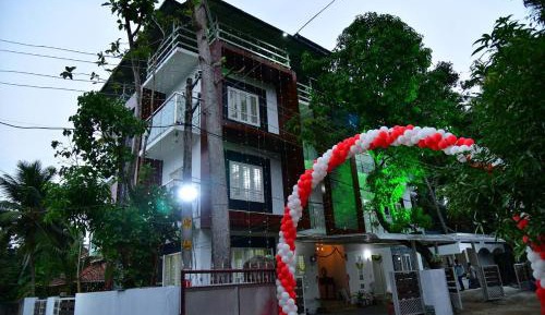 Deluxe Two-Bedroom Apartment with Garden View