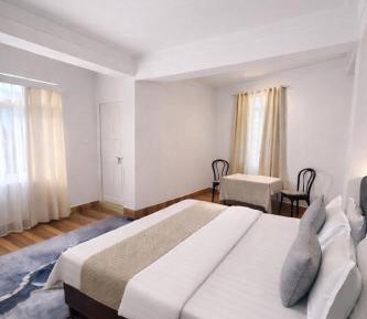 Suite with Mountain View