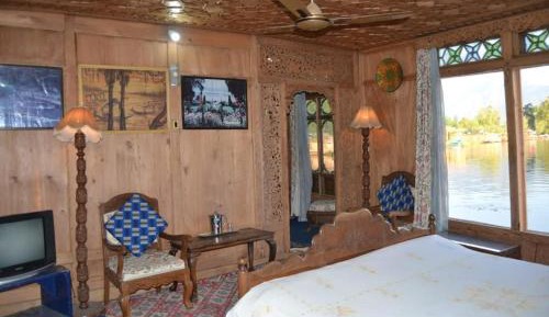 Suite with Lake View