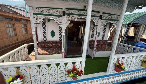 Deluxe Double Room with Shower