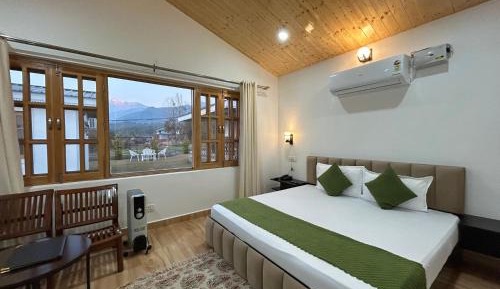 King Room with Mountain View