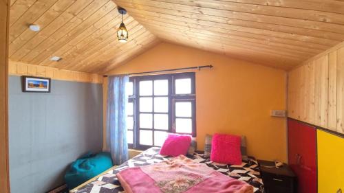 Deluxe Double Room (2 Adults + 1 Child)