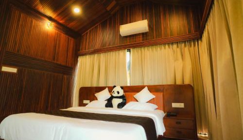 Luxury Wood Cottage AC with Balcony