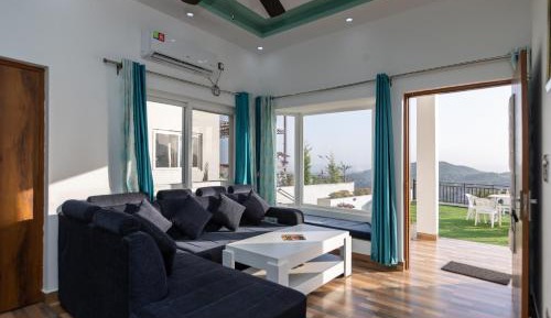 Villa with Garden View