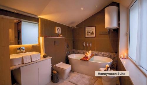 Suite with Hot Tub