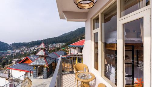 1 Person in 6-Bed Deluxe Dormitory (with Balcony) - Female
