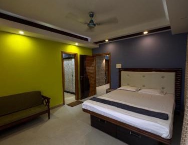 Deluxe Double Room (2 Adults + 1 Child)
