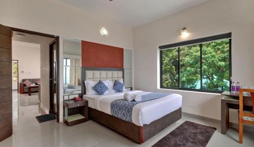 Suite with Mountain View