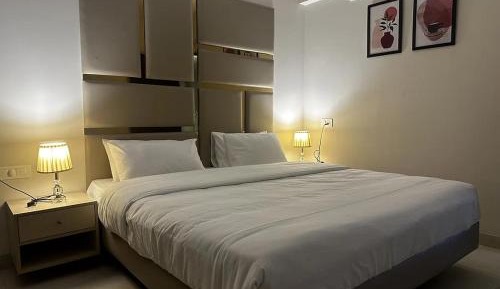 One-Bedroom Apartment with Balcony