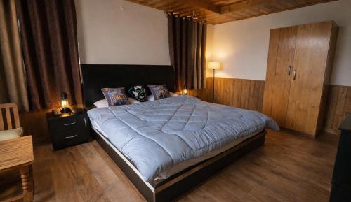 Double Room with Mountain View