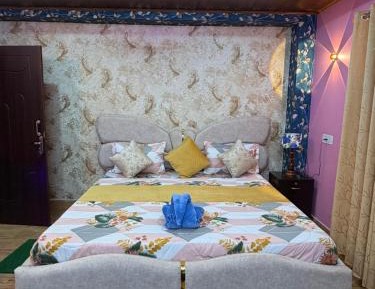 Deluxe Double Room (2 Adults + 1 Child)
