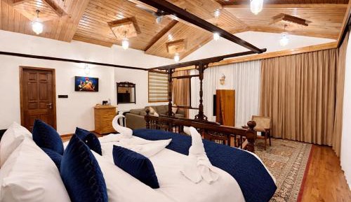 Suite with Mountain View