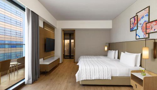Studio Room, Larger Guest room, 1 King, City view, Balcony