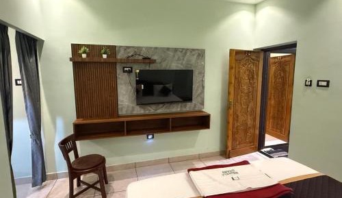 Deluxe Double Room (2 Adults + 1 Child)