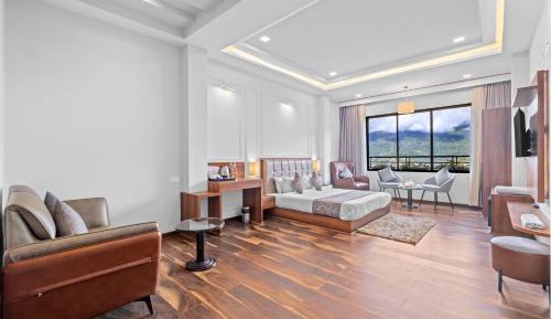 Suite with Mountain View