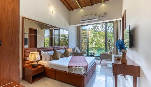 Deluxe One-Bedroom Apartment