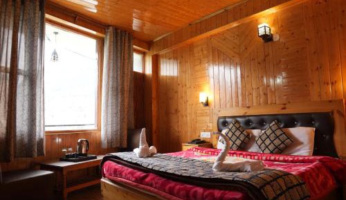 Deluxe Double Room (2 Adults + 1 Child)