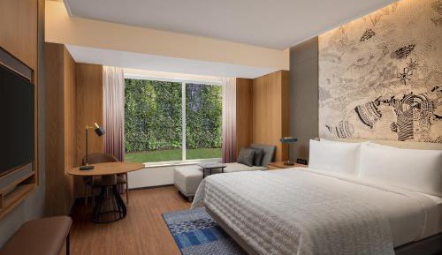 Deluxe King Room with Garden View