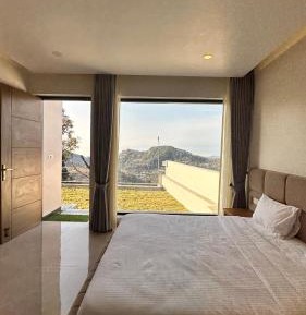 Studio with Mountain View