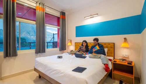 Deluxe Private Room with Balcony and Ensuite Bathroom