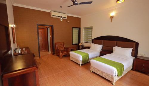 Queen Room with Garden View