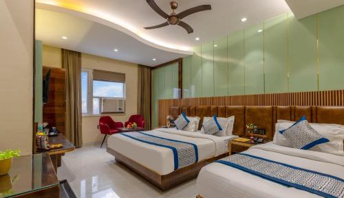 Premium Family Room with 2 Queen beds - one way Airport Transfer