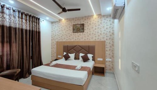Deluxe Double Room (2 Adults + 1 Child)