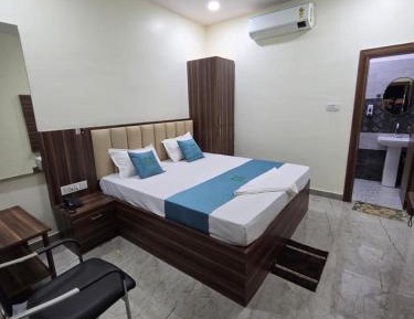 Double or Twin Room with Private Bathroom