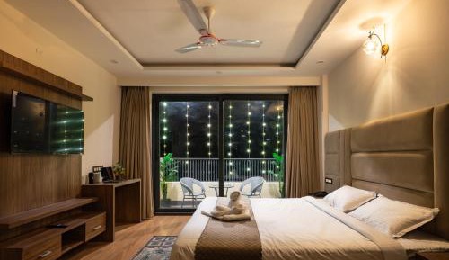 Suite with Mountain View