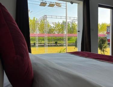 Suite with Garden View