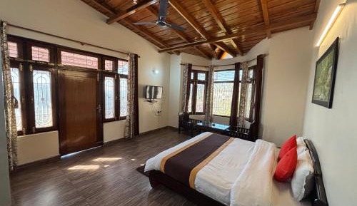 Deluxe Room (2 Adults + 1 Child)