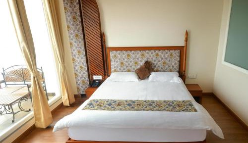 King Room with Mountain View
