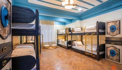 Deluxe 8 Bed Mixed Dorm