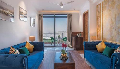 Two-Bedroom Deluxe Apartment with Balcony