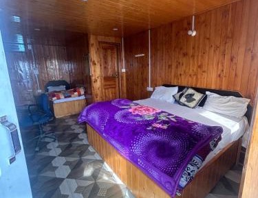 Deluxe Double Room (1 adult + 2 children)