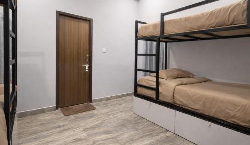 Single Bed in Mixed Dormitory Room